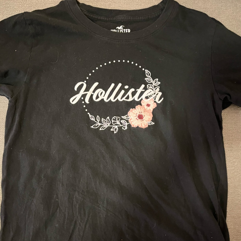 Hollister Tee!